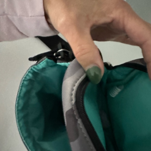 Corkcicle Sling Bag NWT. Light gray camo - Picture 3 of 7